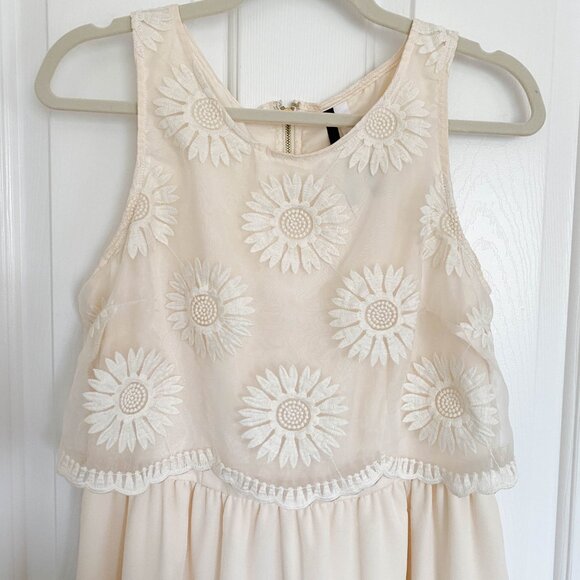 Kensie Mini Dress Womens Size Medium Mesh Overlay Cream Embroidered Lacey Flower - Picture 5 of 13